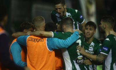 Όσα σκυλιά κι αν γαυγίζουν, ο δρόμος του είναι ένας