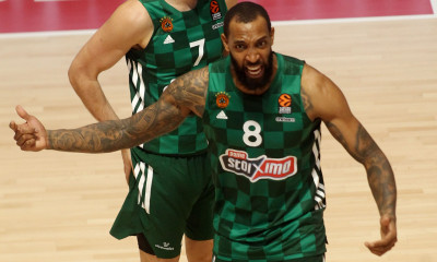 Ουίλιαμς: «Χθες κοιμήθηκα σε μεταλλικό παγκάκι - Μεγάλη ομαδική νίκη» (photos)