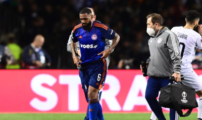 Ολυμπιακός: Κάκωση και «τρέχει» για ΠΑΟΚ ο Εμβιλά, δύσκολα ο Βρσάλικο