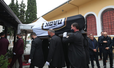 To «ύστατο χαίρε» στον Σταύρο Σαράφη - Με την σημαία του ΠΑΟΚ το φέρετρο του (photos)