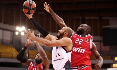 Αρμάνι Μιλάνο: «Πονοκέφαλος» με Σιλντς