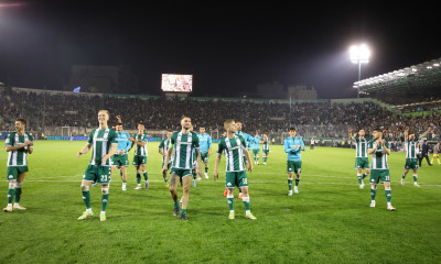 Νικά τους πάντες, έχει φάει μούντζα