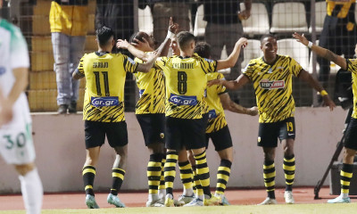 Λεβαδειακός-ΑΕΚ 0-2: Με «διπλό» Λιβάι στο κατόπι του Παναθηναϊκού!