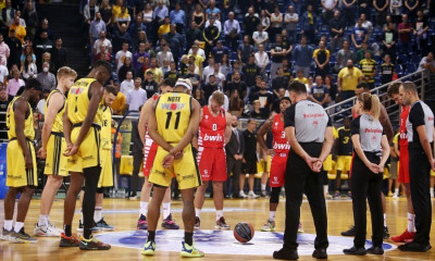 Άρης-Ολυμπιακός: Ενός λεπτού σιγή για Ζουρπένκο, με πένθος στη φανέλα οι «ερυθρόλευκοι» (video)