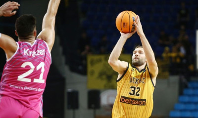 ΑΕΚ-Βόννη 66-73: Δεν έφτανε ο Στρέλνιεκς!