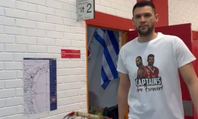 Ολυμπιακός: Ο Παπανικολάου με μπλουζάκι Σπανούλης-Πρίντεζης!