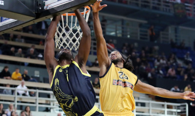 ΑΕΚ-Άρης 63-76: Με «καυτή» τριάδα ξένων Φίλιου πήρε το ντέρμπι