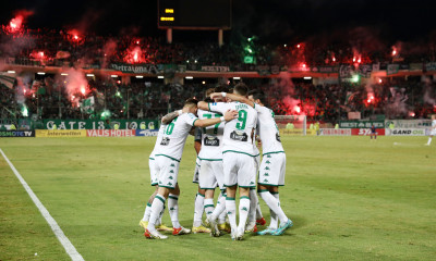 Εξέδρα «μαγική», ομάδα για να «χαζεύουν»