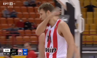 Ολυμπιακός-Λαύριο: Ξέφυγε ο Βεζένκοφ, έκανε χειρονομία σε διαιτητή μετά από τεχνική ποινή (video)