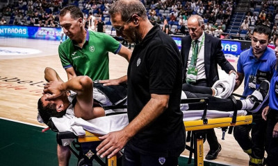 ΠΑΟΚ: Σοκαριστικός τραυματισμός του Ντάρκο Κέλι - Αποχώρησε με φορείο (video)