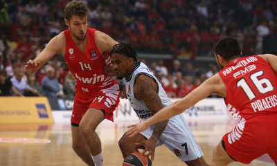 Ολυμπιακός-Βαλένθια 82-83: Τον «ξέρανε» ο Τζόουνς, νέα ήττα στο ΣΕΦ!