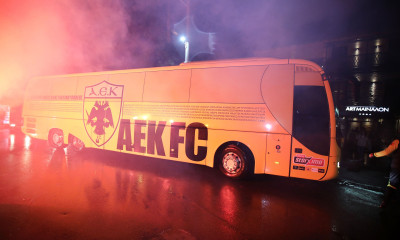 ΑΕΚ: Αποθέωση παρά την βροχή κατά την άφιξη στην Τρίπολη (photos)