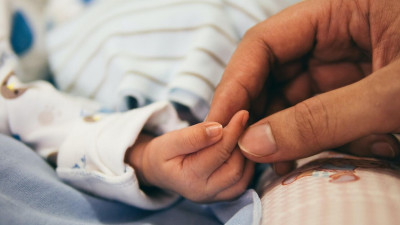 ΟΠΕΚΑ: Πότε θα καταβληθεί το Επίδομα Παιδιού