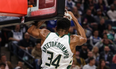 Σαρώνει τα ρεκόρ ο Αντετοκούνμπο – «Περήφανος για το πώς παίζουν οι Μπακς»