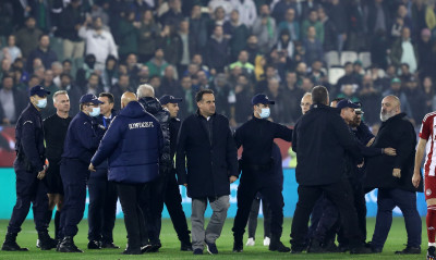 Παναθηναϊκός-Ολυμπιακός: Η στιγμή της έντασης με Βρέντζο και Κέλετ (video)