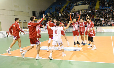 Challenge Cup: «Μισή» πρόκριση με το «καλησπέρα» ο Ολυμπιακός στην Σλοβακία