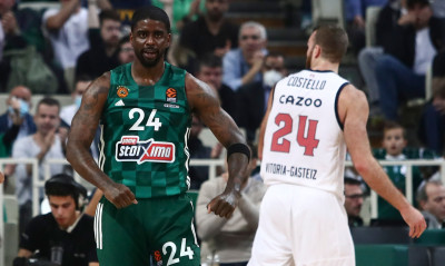 Παναθηναϊκός-Μπασκόνια: Έκανε πραγματικότητα το όνειρο ενός πιτσιρικά ο Μπέικον (video)