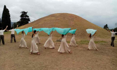 Μαραθώνιος: Δέος και συγκίνηση στην τελετή έναρξης στον Τύμβο Μαραθώνα