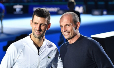 ATP Finals: Ποδοσφαιρική λάμψη με τον Μασιμιλιάνο Αλέγκρι στο ματς Τζόκοβιτς-Τσιτσιπά (vid+photos)