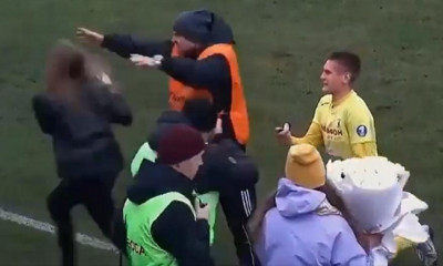 Τρομερό! Σεκιουριτάς πέταξε έξω κοπέλα τη στιγμή που της έκανε πρόταση γάμου ποδοσφαιριστής (video)