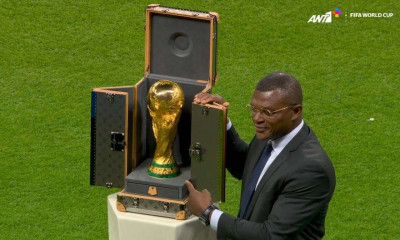Μουντιάλ 2022: Παρουσίασε το τρόπαιο ο Μαρσέλ Ντεσαγί (video)