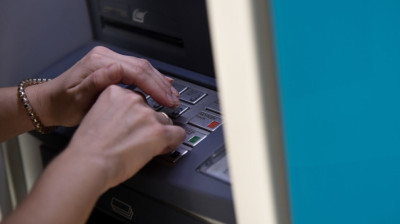 Επίδομα ακρίβειας: Χριστουγεννιάτικος μποναμάς για πάνω από 1,2 εκατ. δικαιούχους