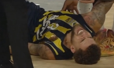 Συναγερμός στην Φενέρμπαχτσε με Ουίλμπεκιν - Χτύπησε στο γόνατο (video)