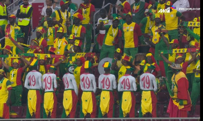 Κατάρ 2022 - Ισημερινός-Σενεγάλη: Τίμησαν τον Πάπα Μπούμπα Ντιόπ οι Αφρικανοί (video)