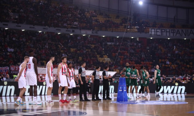 Ολυμπιακός - Παναθηναϊκός: Επεισόδια με μολότοφ στο ΣΕΦ (video)