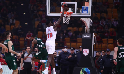 Ολυμπιακός-Παναθηναϊκός: Βήματα και επιθετικό του Φαλ έγιναν καλάθι και φάουλ από Πιτσίλκα (video)