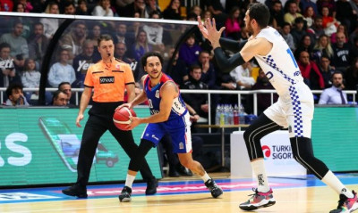 Αναντολού Εφές: Διπλό σοκ στην επιστροφή Λάρκιν - Αποχώρησε κουτσαίνοντας, ηττήθηκε η ομάδα του