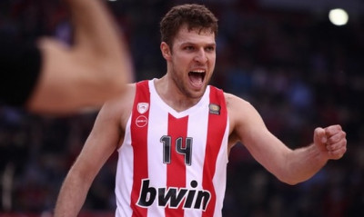 Ολυμπιακός-Βεζένκοφ: «Άμυνα και κόσμος μας έδωσαν τη νίκη»