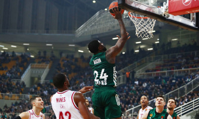 Μπέικον: «Νίκη με ομαδική προσπάθεια»