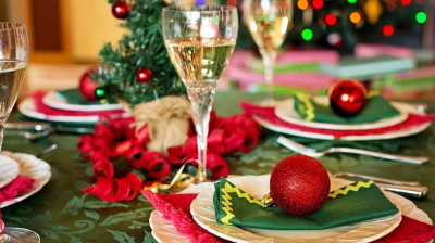 Εορταστικά «Καλάθια» με τρόφιμα και παιχνίδια: Τι μπαίνει, τι μένει εκτός