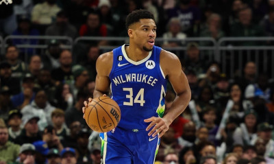 NBA: Ελληνικό πάρτι με σούπερ Αντετοκούνμπο κόντρα στους Κινγκς οι Μπακς (video)