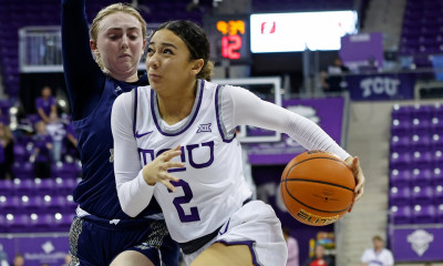 Ξύλο για ένα ριμπάουντ σε αγώνα κολεγιακού πρωταθλήματος γυναικών (video)