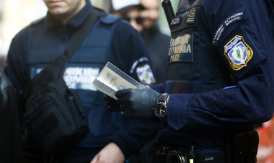 Επίδομα 600 ευρώ σε ένστολους: Πότε το παίρνουν, ποιοι εξαιρούνται