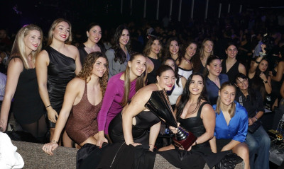 Ολυμπιακός: Γιόρτασαν την ευρωπαϊκή κούπα στα μπουζούκια τα κορίτσια του πόλο (video+photos)