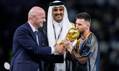 Μουντιάλ 2022: Ο συμβολισμός του μανδύα που φόρεσε στην απονομή ο Μέσι και έφερε αντιδράσεις