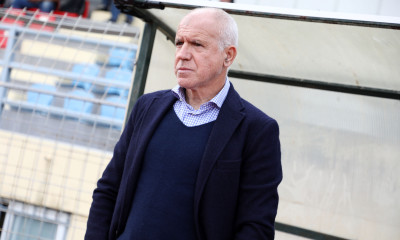 Πέταξαν μπουκάλι στον Αναστόπουλο - Απίθανη δήλωση για «νταήδες»