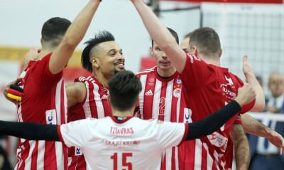 Volley League ανδρών: Κυριάρχησε με ΠΑΟΚ και έμεινε μόνος στην κορυφή ο Ολυμπιακός