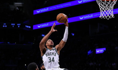 Γιάννης Αντετοκούνμπο: Ευχές με προθέρμανση στο TD Garden (video)