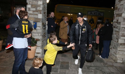 AEK: Υποδοχή στην Πορταριά - Ουρές για ένα εισιτήριο στον Βόλο (photos)