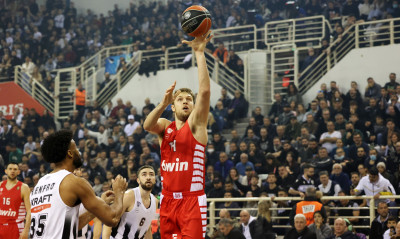 Ολυμπιακός: Παραμένει εκτός ο Βεζένκοφ πριν τη μάχη με τον Παναθηναϊκό