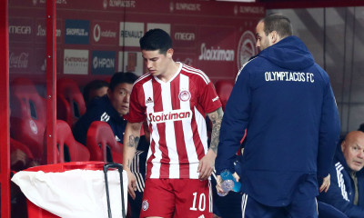 Ολυμπιακός-Αστέρας Τρίπολης: Έξαλλος στην αλλαγή του ο Χάμες, πέταξε μπουκάλι στον πάγκο (pics)