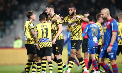 Βόλος-ΑΕΚ: Γκολ ο Μήτογλου, πανικός στο Πανθεσσαλικό από τα καπνογόνα (video)