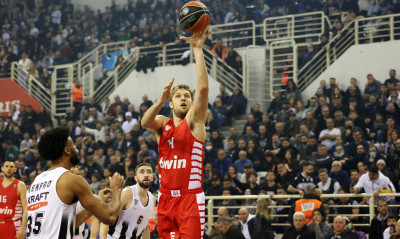 Ολυμπιακός: Χάνει το ντέρμπι ο Βεζένκοφ!