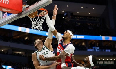 NBA: Έλειπε ο Γιάννης, έκαναν πάρτι οι Ουίζαρντς (video)