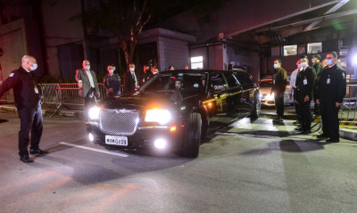 Πελέ: Τεράστιες ουρές για το λαϊκό προσκύνημα στο γήπεδο της Σάντος (photos)