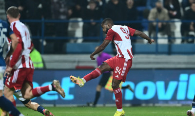 Ιωνικός-Ολυμπιακός: Άνοιξε το σκορ ο Μπακαμπού, γκολάρα για το 0-2 ο Φορτούνης! (vids)